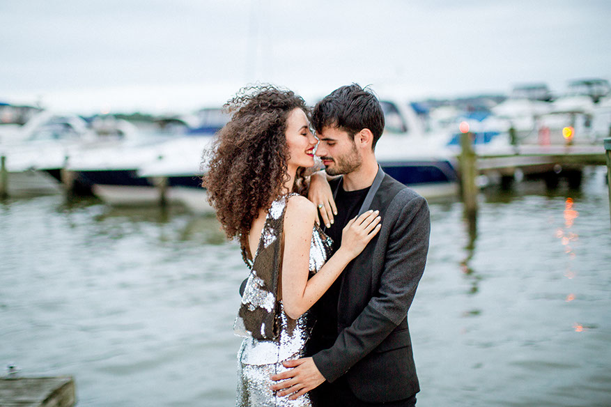A sunrset engagement session is photographed in Old Town Alexandria Waterfront